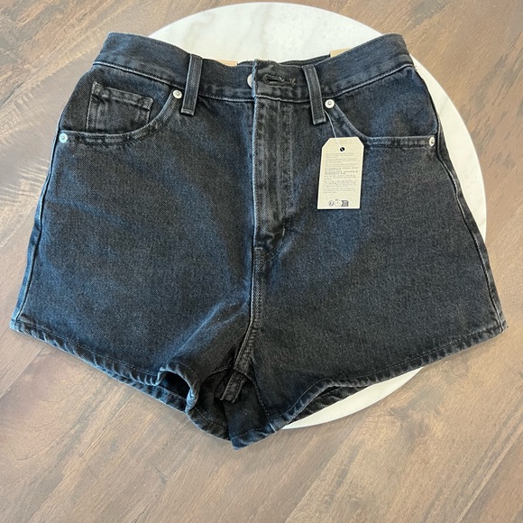 Levi’s women’s shorts - high waisted mom shorts - Picture 2 of 11